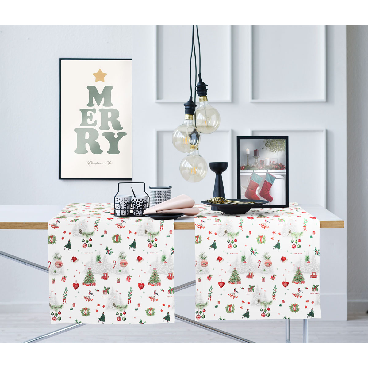 Raumbild mit Tisch und weihnachtlichen Läufer in weiß/rot