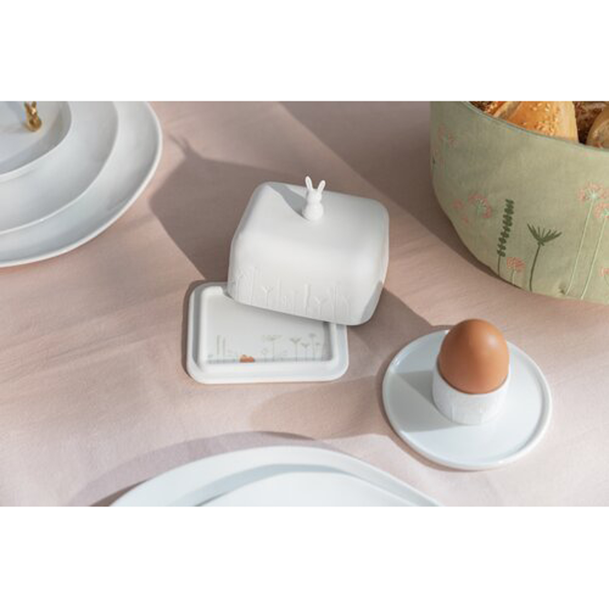 Butterdose auf Tafel eingedeckt